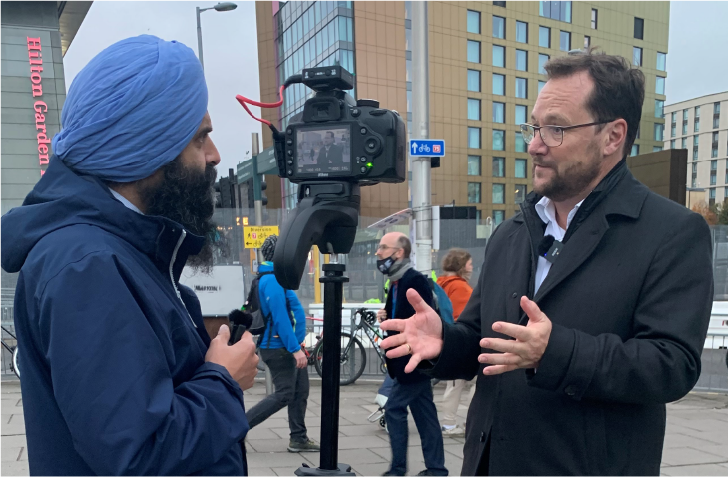 Ramboll CEO Jens-Peter Saul is interviewed by TEDx Glasgow’s Gurjit Singh Lalli outside the COP26 conference center (Credit: Ramboll)